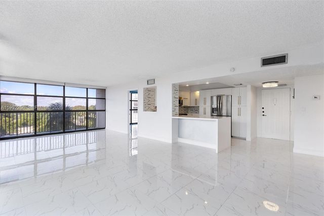 600 Parkview Dr 509, Hallandale Beach, FL 33009