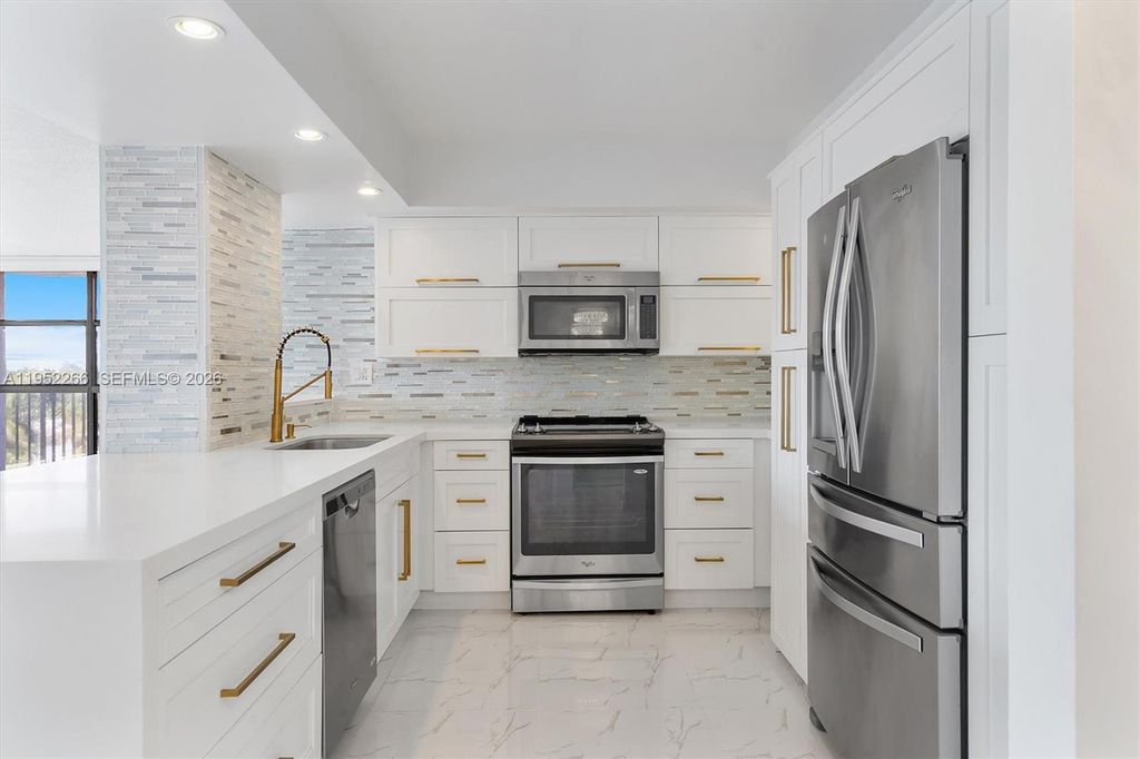 600 Parkview Dr 509, Hallandale Beach, FL 33009