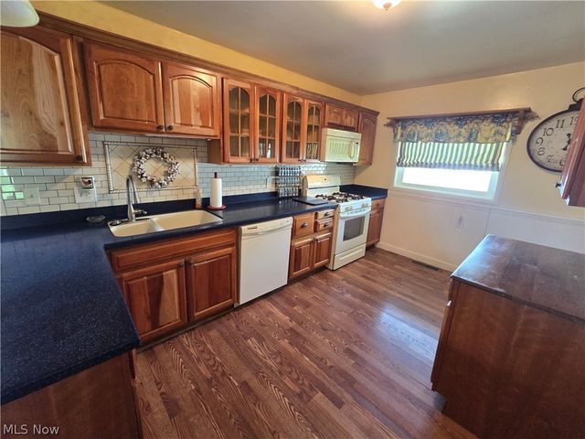 3923 Lake Road, Youngstown, OH 44511