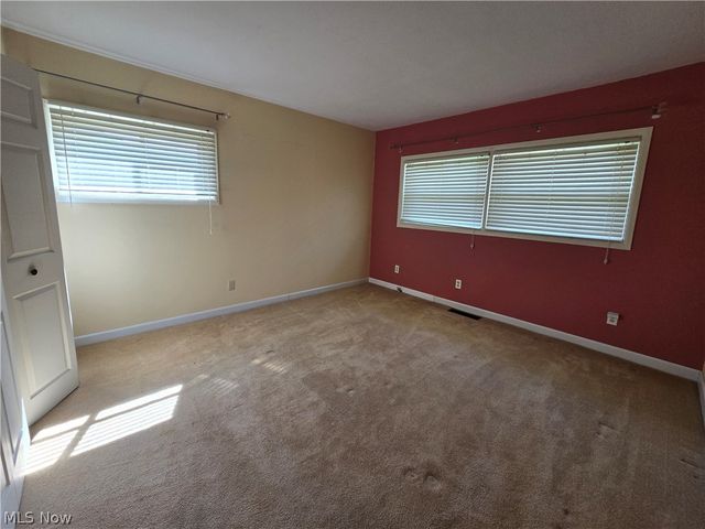 3923 Lake Road, Youngstown, OH 44511