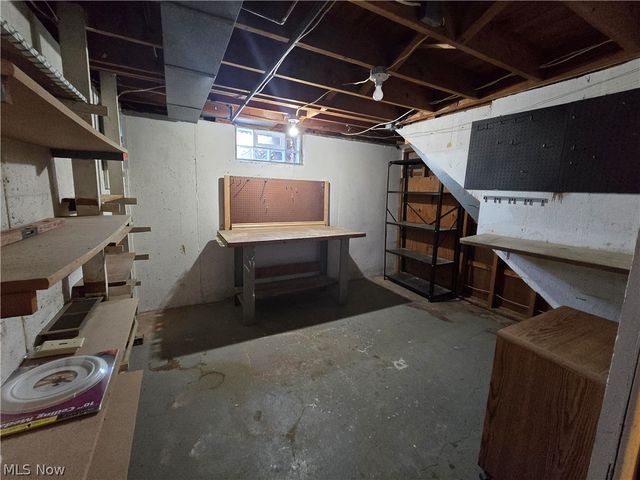 3923 Lake Road, Youngstown, OH 44511