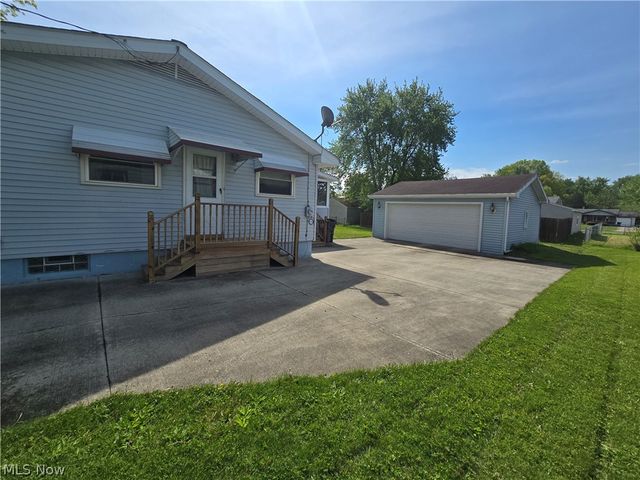 3923 Lake Road, Youngstown, OH 44511