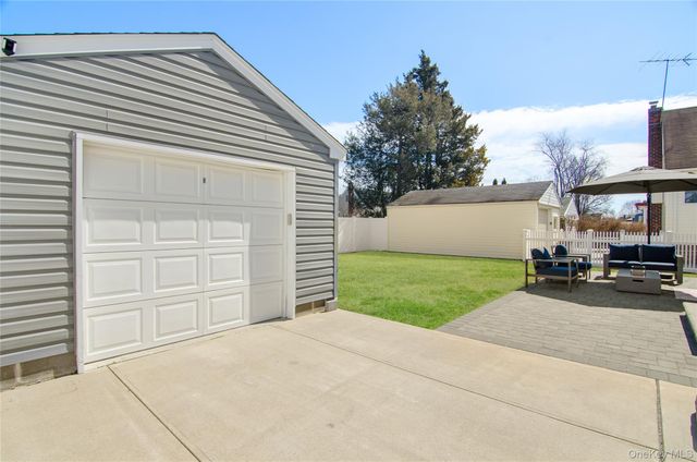 130 Lesoir Avenue, Floral Park, NY 11001