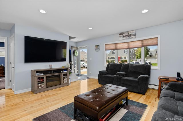 130 Lesoir Avenue, Floral Park, NY 11001