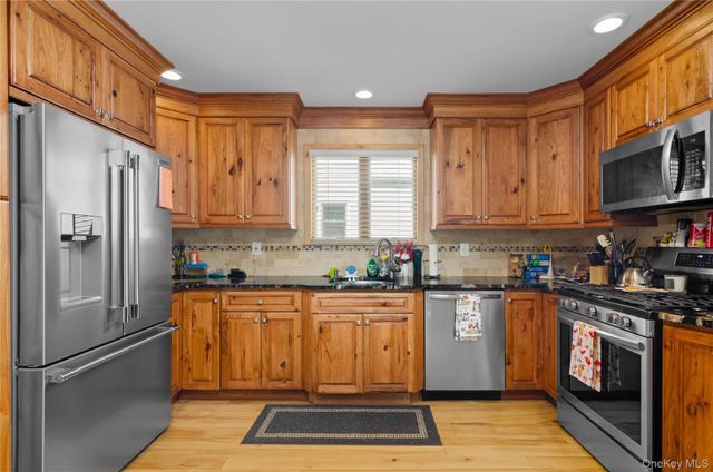 130 Lesoir Avenue, Floral Park, NY 11001