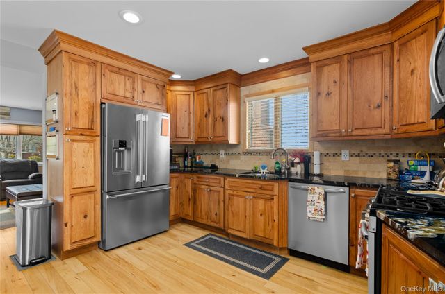 130 Lesoir Avenue, Floral Park, NY 11001