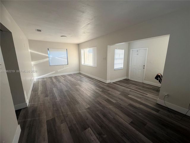 2431 NW 9th St, Fort Lauderdale, FL 33311