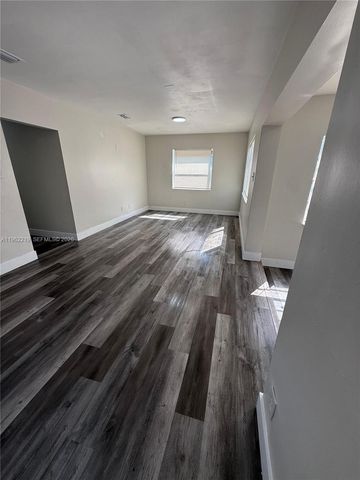 2431 NW 9th St, Fort Lauderdale, FL 33311