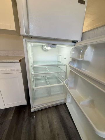 2431 NW 9th St, Fort Lauderdale, FL 33311