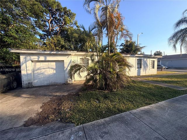 2431 NW 9th St, Fort Lauderdale, FL 33311