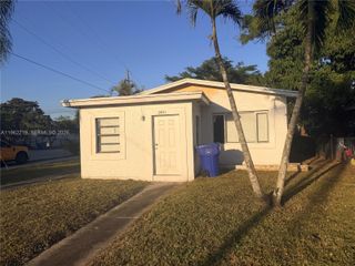 2431 NW 9th St, Fort Lauderdale, FL 33311