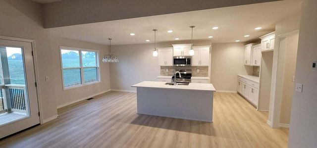 671 W Castor Loop, Nixa, MO 65714