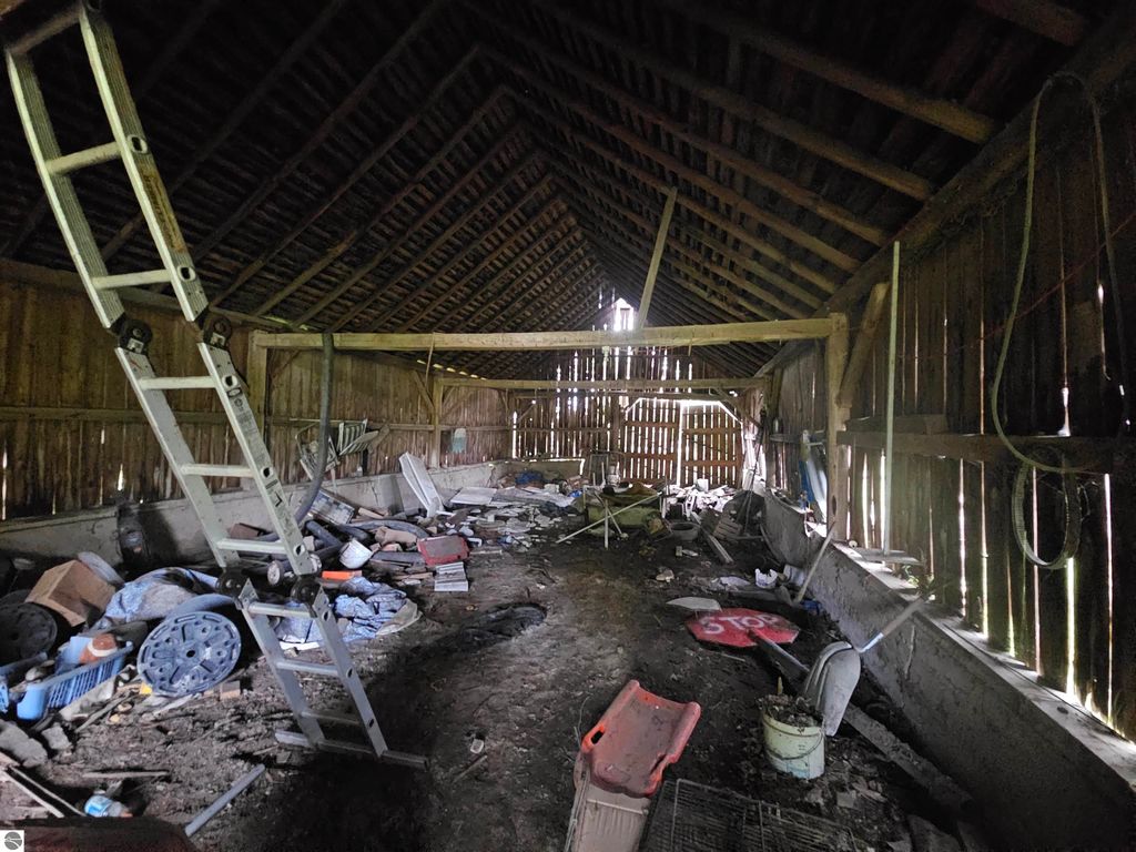 Image 12 of property listing at 2353 W Rosebush Road, Weidman, MI 48893