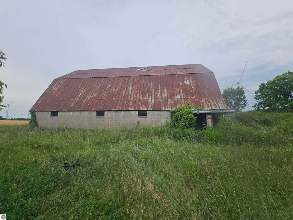 Image 13 of property listing at 2353 W Rosebush Road, Weidman, MI 48893