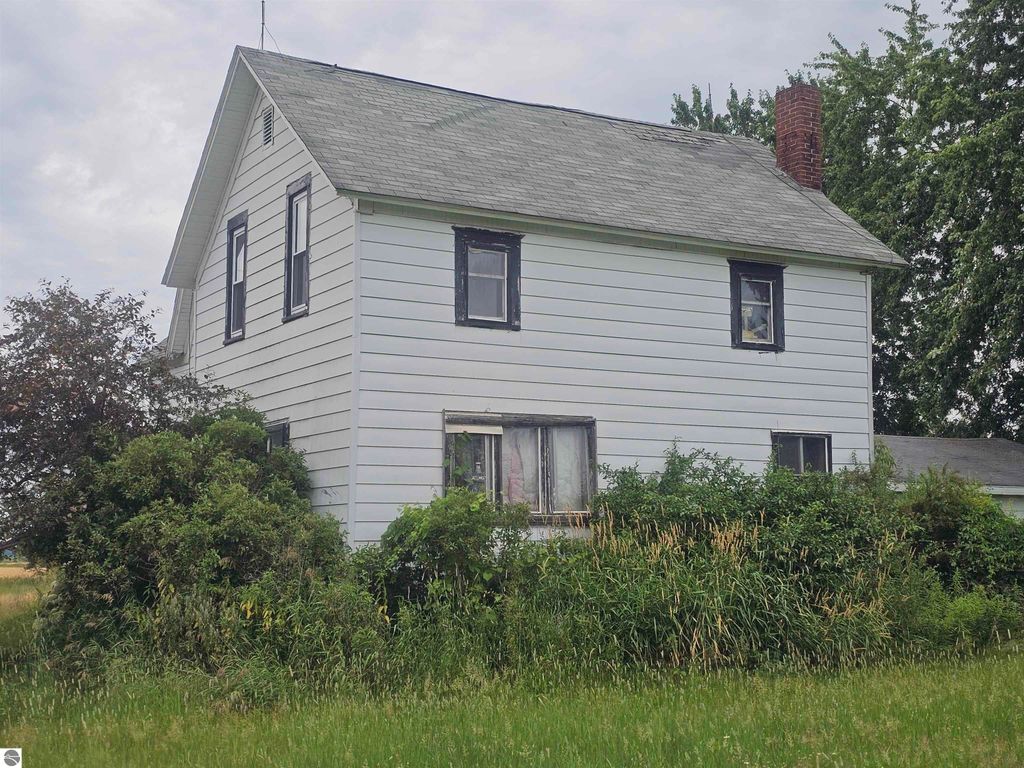 Image 16 of property listing at 2353 W Rosebush Road, Weidman, MI 48893