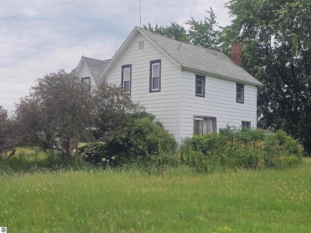 Image 17 of property listing at 2353 W Rosebush Road, Weidman, MI 48893