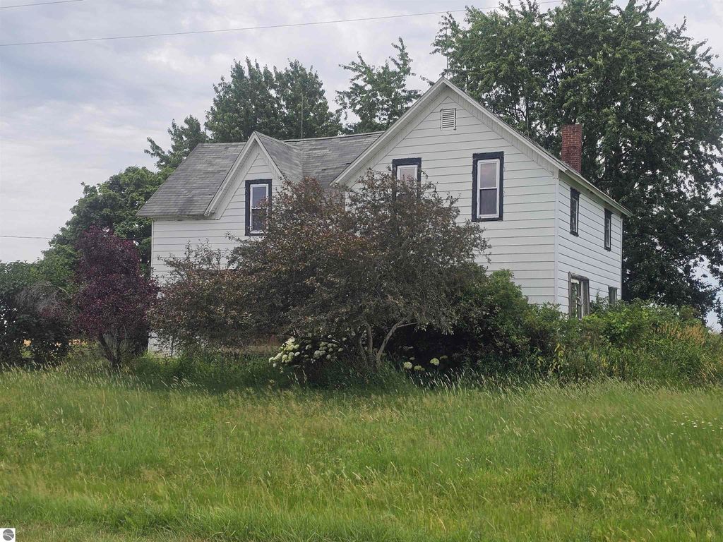 Image 18 of property listing at 2353 W Rosebush Road, Weidman, MI 48893
