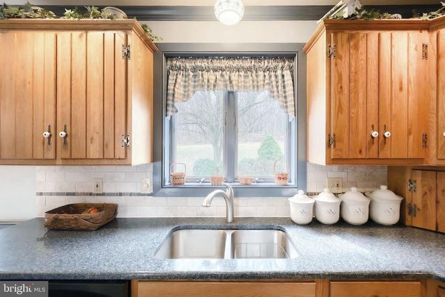 800 KENDALE RD, Red Lion, PA 17356