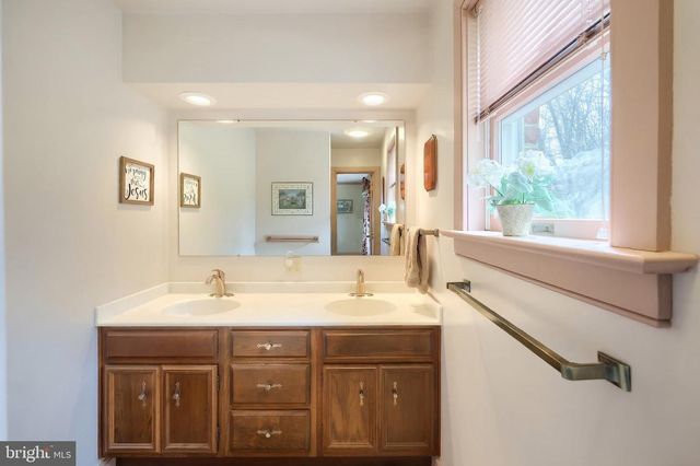 800 KENDALE RD, Red Lion, PA 17356