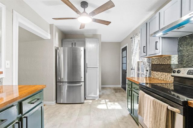 407 W Walt Davis Drive W, Woodville, TX 75979