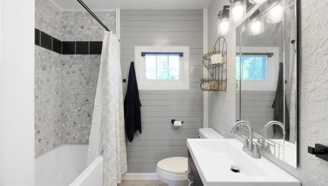 407 W Walt Davis Drive W, Woodville, TX 75979