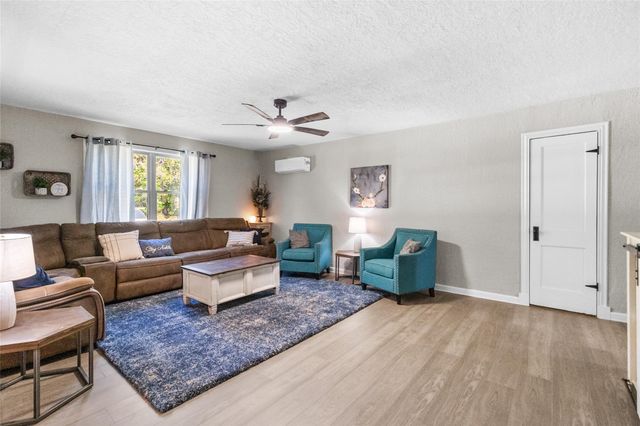 407 W Walt Davis Drive W, Woodville, TX 75979