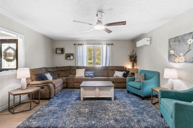 407 W Walt Davis Drive W, Woodville, TX 75979