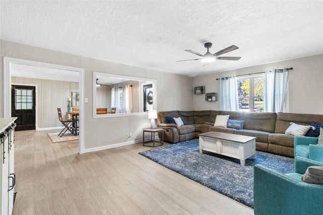 407 W Walt Davis Drive W, Woodville, TX 75979