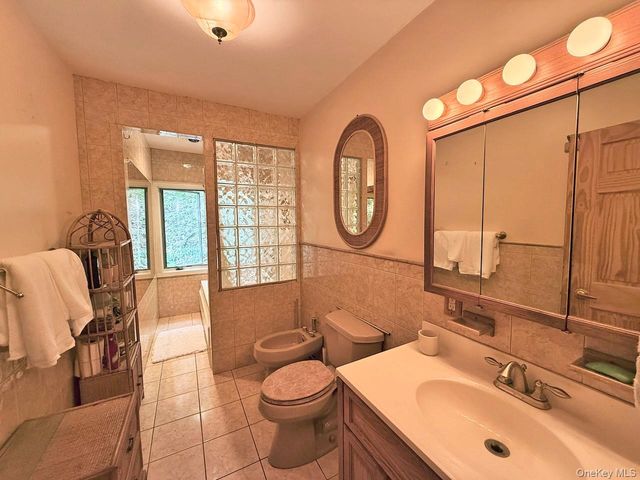 11 Nordic Drive, Woodstock, NY 12498