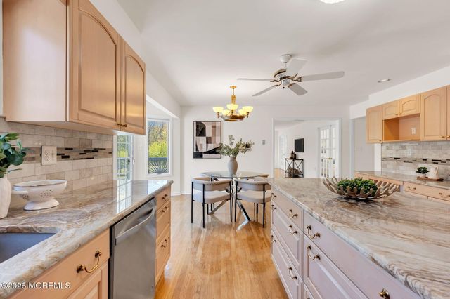 7 Shira Lane, Manalapan, NJ 07726