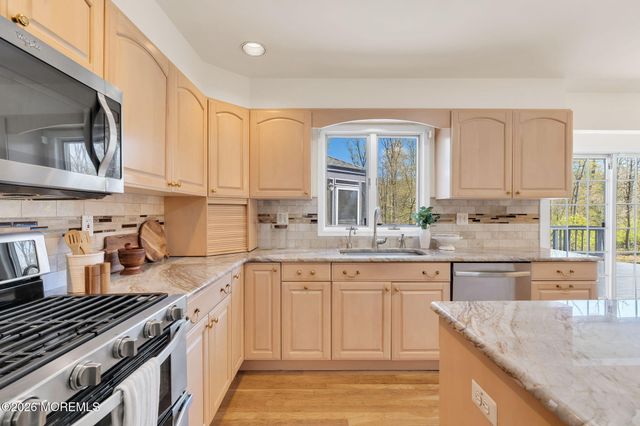 7 Shira Lane, Manalapan, NJ 07726