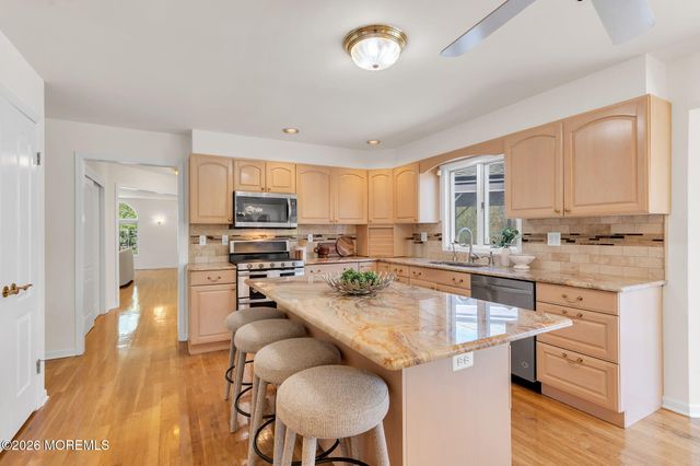 7 Shira Lane, Manalapan, NJ 07726
