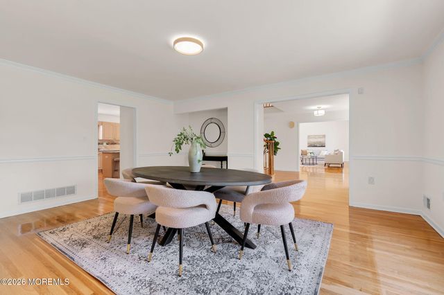 7 Shira Lane, Manalapan, NJ 07726