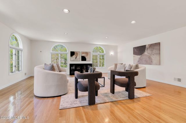 7 Shira Lane, Manalapan, NJ 07726