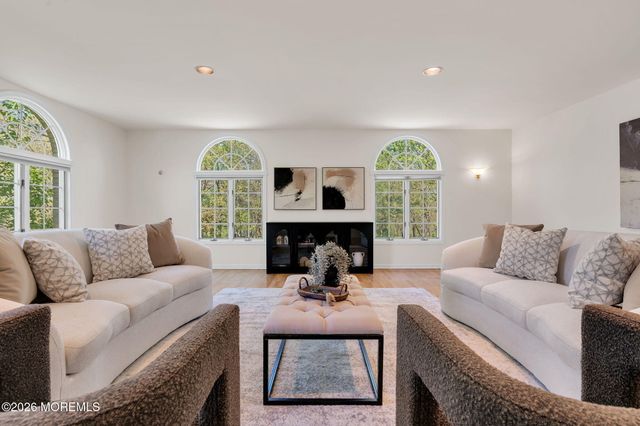 7 Shira Lane, Manalapan, NJ 07726