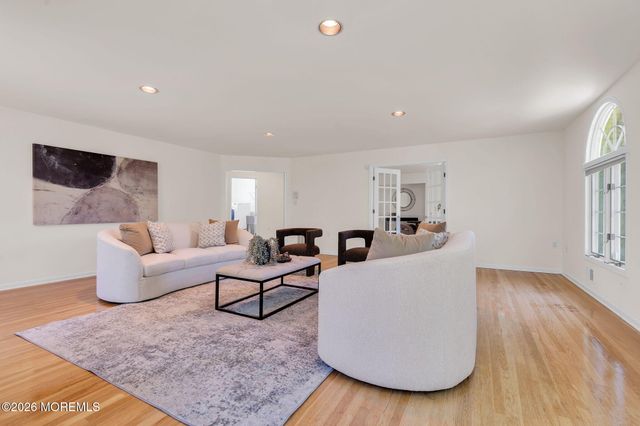 7 Shira Lane, Manalapan, NJ 07726