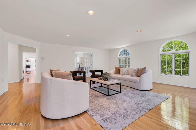 7 Shira Lane, Manalapan, NJ 07726