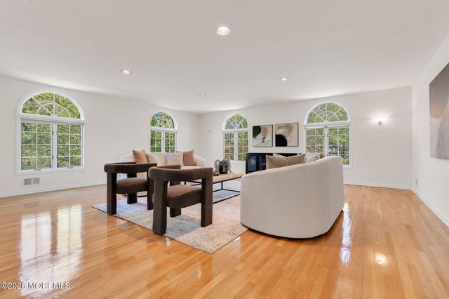 7 Shira Lane, Manalapan, NJ 07726
