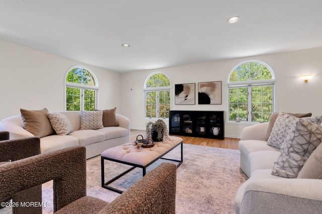 7 Shira Lane, Manalapan, NJ 07726