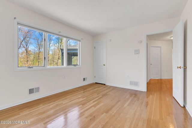 7 Shira Lane, Manalapan, NJ 07726