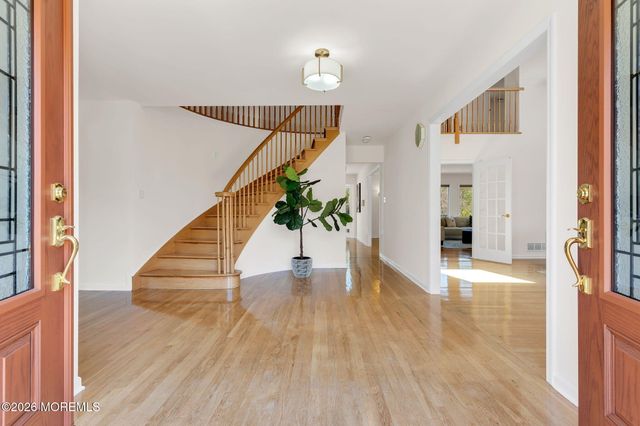 7 Shira Lane, Manalapan, NJ 07726