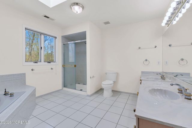 7 Shira Lane, Manalapan, NJ 07726