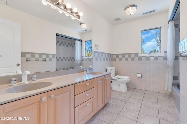 7 Shira Lane, Manalapan, NJ 07726