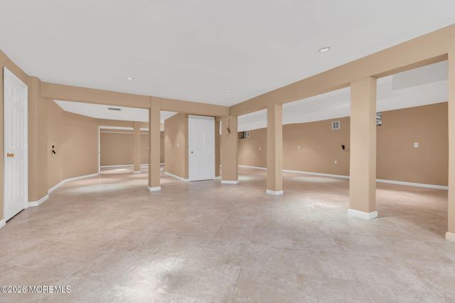 7 Shira Lane, Manalapan, NJ 07726
