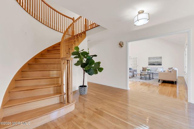 7 Shira Lane, Manalapan, NJ 07726