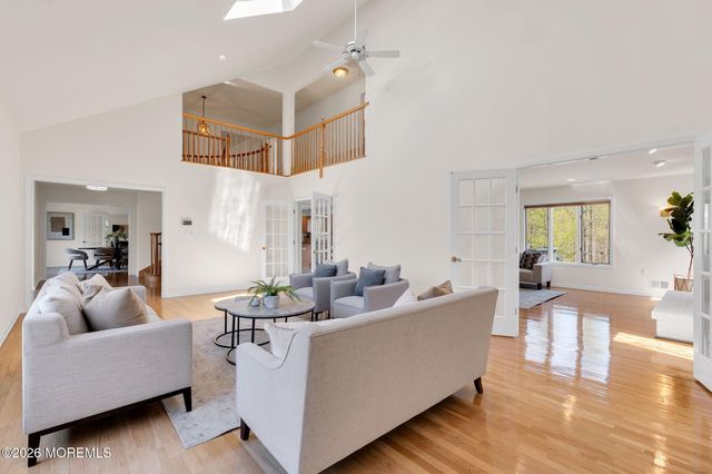 7 Shira Lane, Manalapan, NJ 07726
