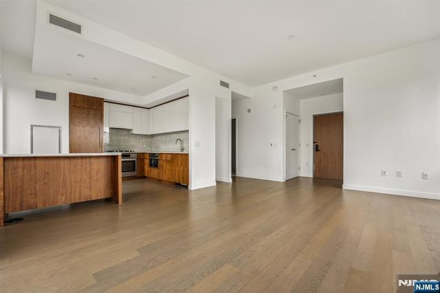 75 Park Lane, Jersey City, NJ 07310