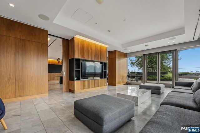 75 Park Lane, Jersey City, NJ 07310