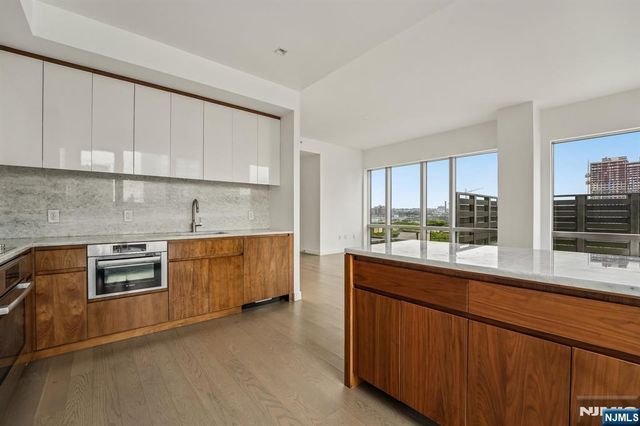75 Park Lane, Jersey City, NJ 07310
