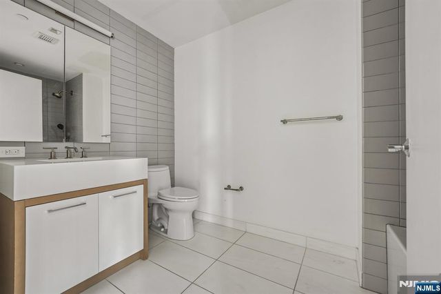 75 Park Lane, Jersey City, NJ 07310